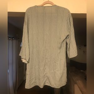 Grayish/teal and white striped lightweight kimono. Quarter length sleeve. Medium